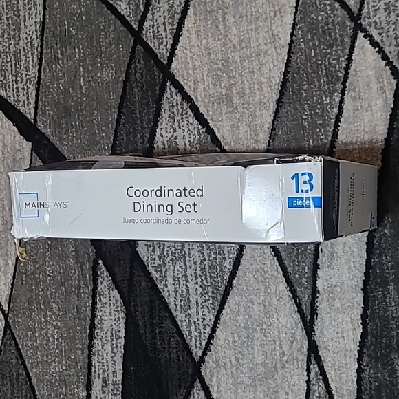 COORDINATED DINING SET BLACK & WHITE 1-RUNNER 4- RINGS 4- PLACEMATS 4- NAPKINS - Picture 11 of 11